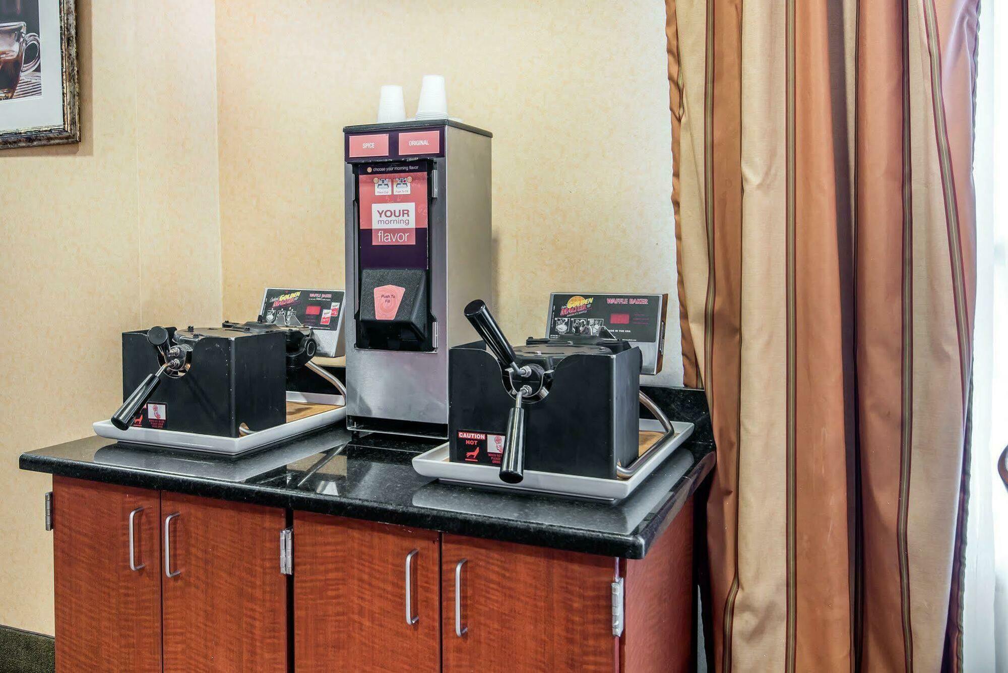 University Inn Vestal Εξωτερικό φωτογραφία
